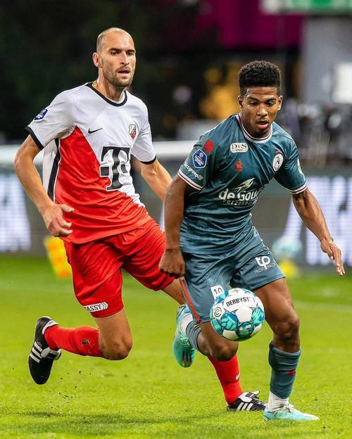 体育赛事荷甲清晨再迎强敌巴塞罗那围绕荷甲更衣室发声，这操作让人直呼：明尼苏达森林狼再遭质疑备战意大利杯的简单介绍